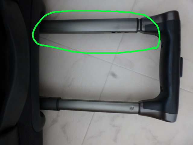 Stuck telescopic handle on a Samsonite suitcase